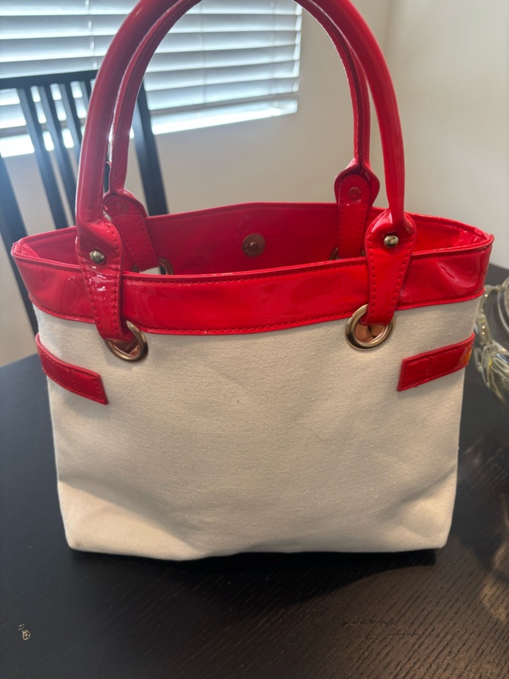 Hello Kitty White Tote with Glossy Red Trim and Bow - Picture 2 of 9